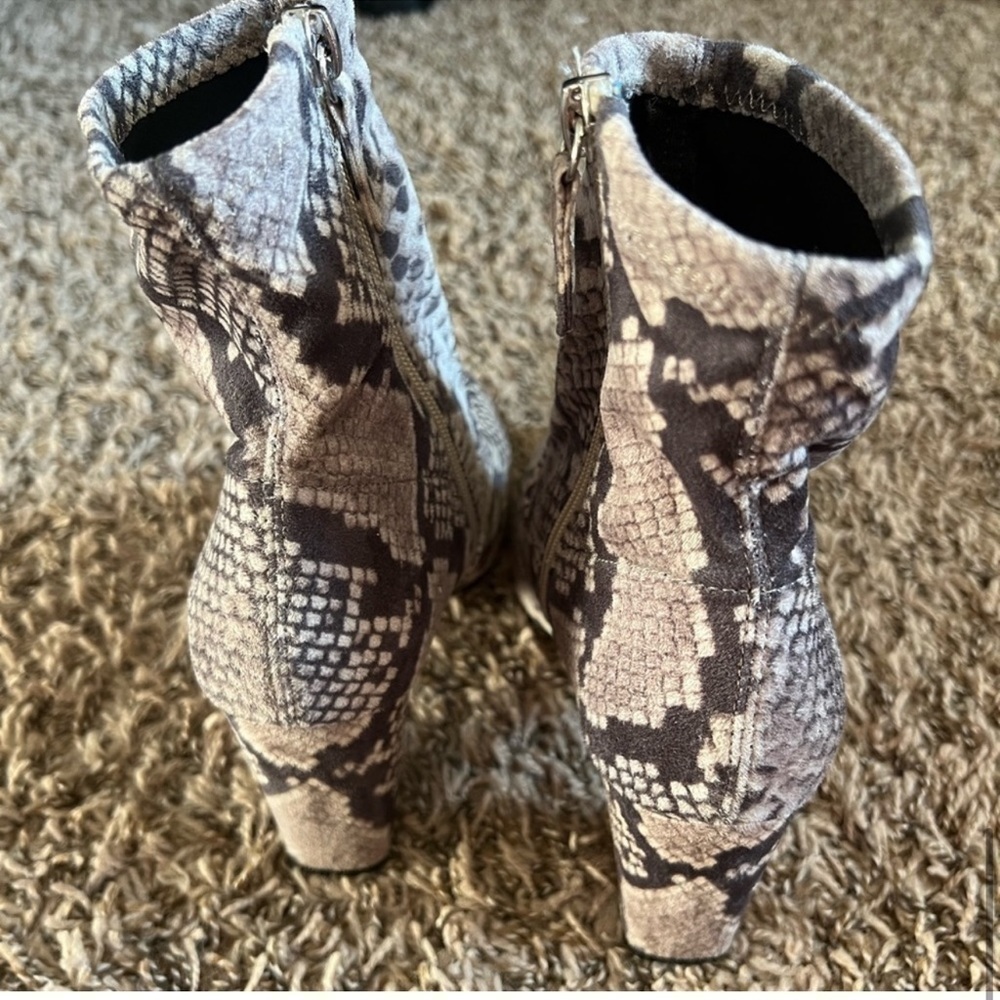 New✨ Steve Madden Snake Print Booties - Picture 5 of 5